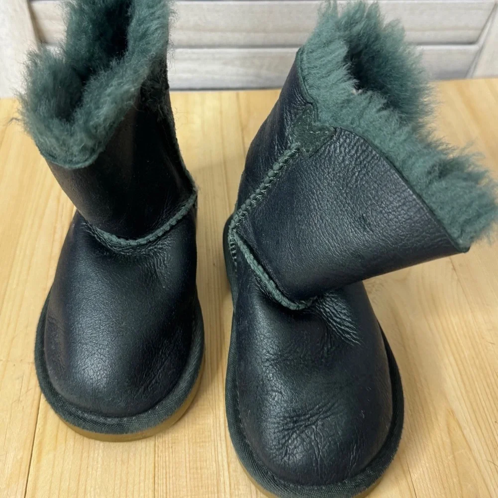 UGG Bailey Button Boot. Great Condition. Size 6. Deep Green W/ Glitter Shine.